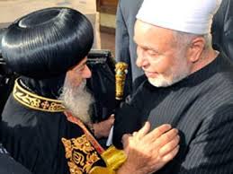 De egyptiska kristnas påve tar emot muslimernas stormufti.  Enligt Brödraskapet representerar dessa andliga auktoriteter inte Egyptens kristna och muslimer.  